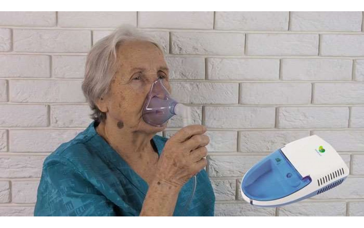 Người già có nên sử dụng máy xông mũi họng không